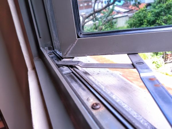 Cost of Hinged Window Replacement in Bellevue